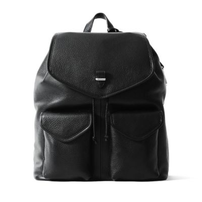 バックパックの正面（ブラック）