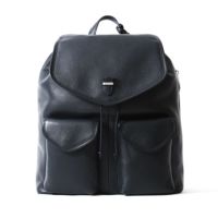 バックパックの正面（ダークブラウン）