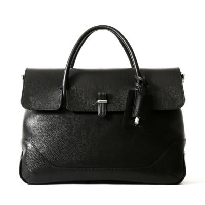 フラップトートバッグの正面（ブラック）