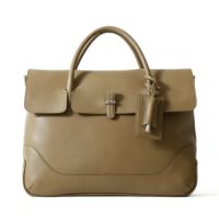 フラップトートバッグの正面（トープ）