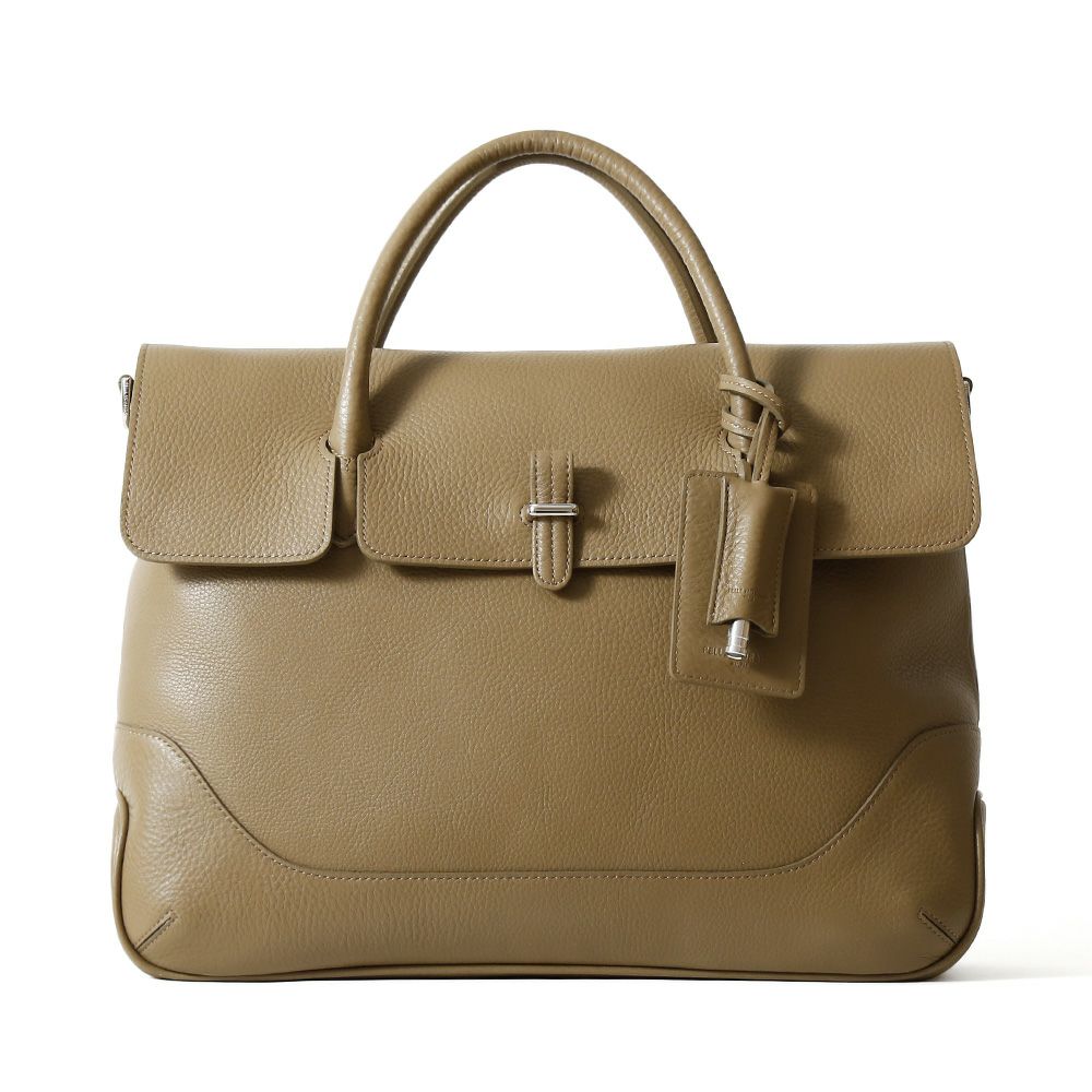 フラップトートバッグの正面（トープ）