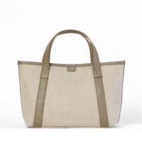 トートバッグの正面（グレージュ）