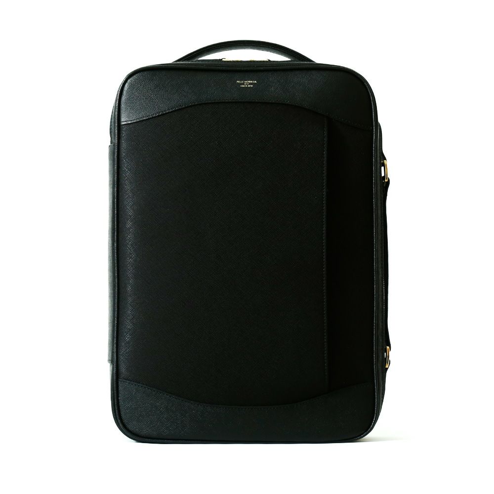 バックパックの正面（ブラック）