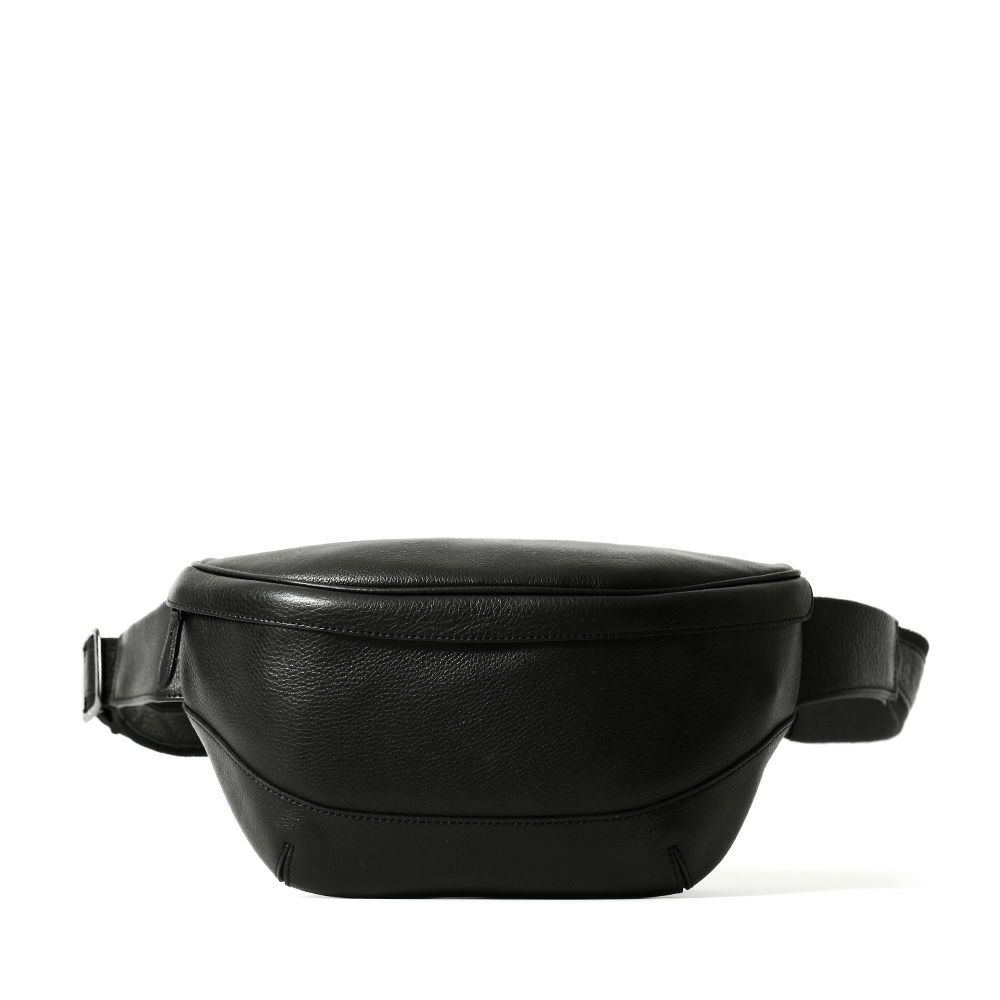 ショルダバッグの正面（ブラック）