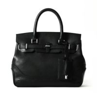 ボストンバッグの正面（ブラック）