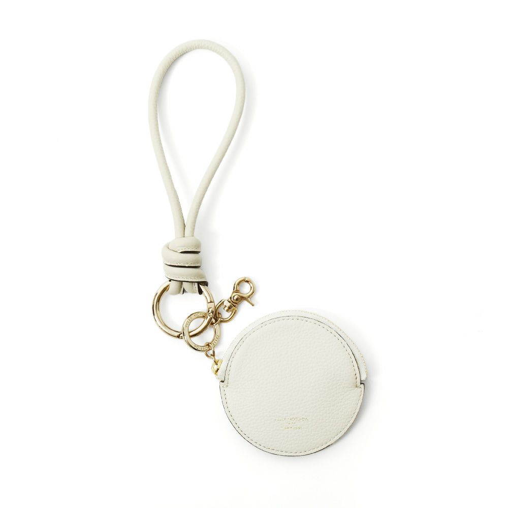 コインケースの正面（アイボリー）