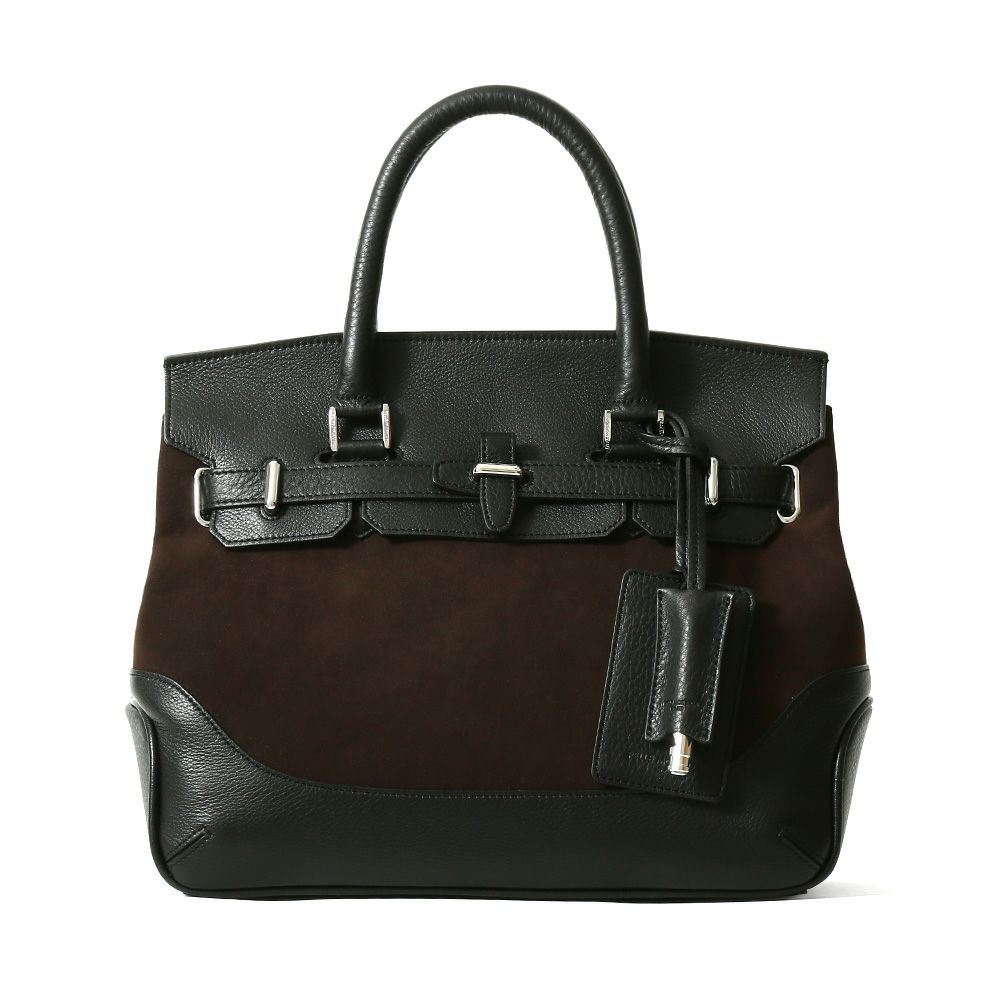 フラップボストンバッグの正面（ダークブラウン×ブラック）