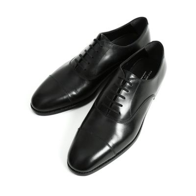 革靴の正面（ブラック）