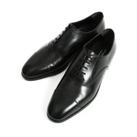 革靴の正面（ブラック）