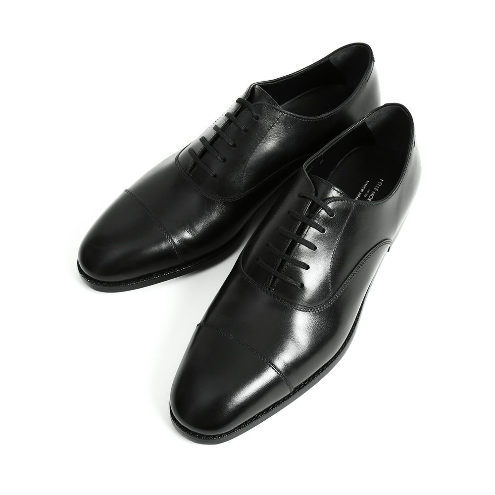 革靴の正面（ブラック）