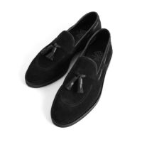 タッセルローファーの正面（ブラック）