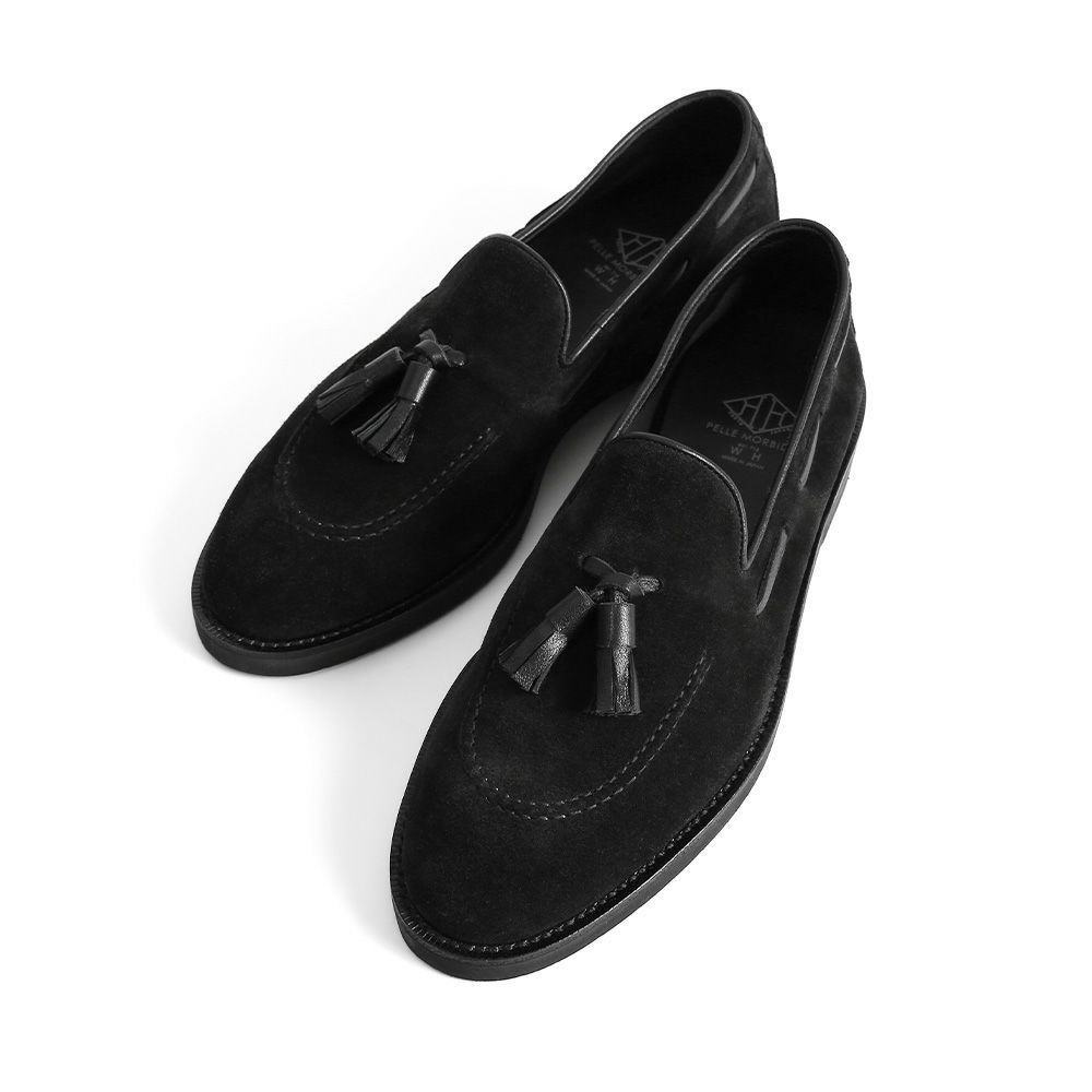 タッセルローファーの正面（ブラック）