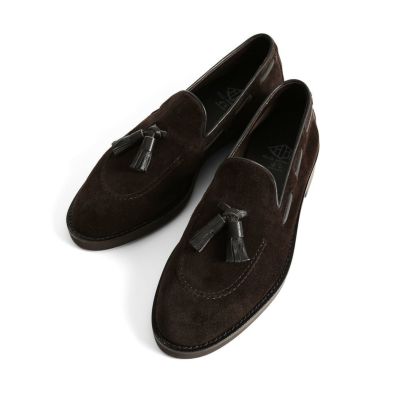 タッセルローファーの正面（ブラウン）