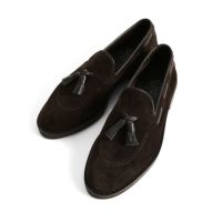 タッセルローファーの正面（ブラウン）